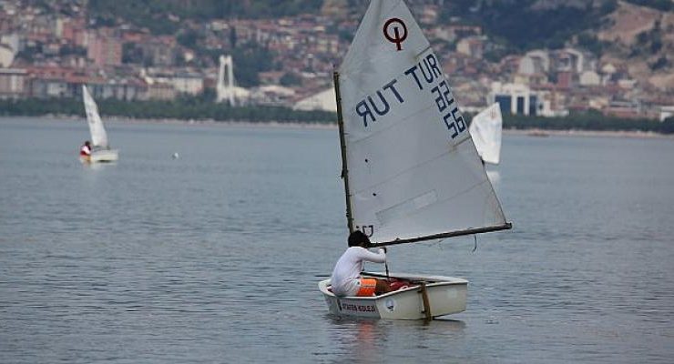 Yelken yarışlarında ödül heyecanı