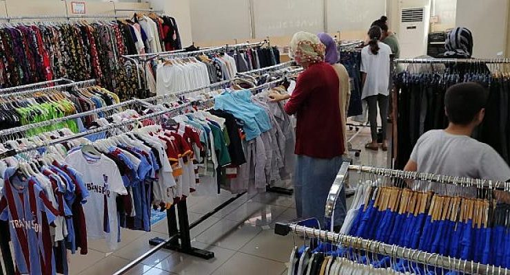 73 bin 300 aileye kıyafet ve ayakkabı yardımı
