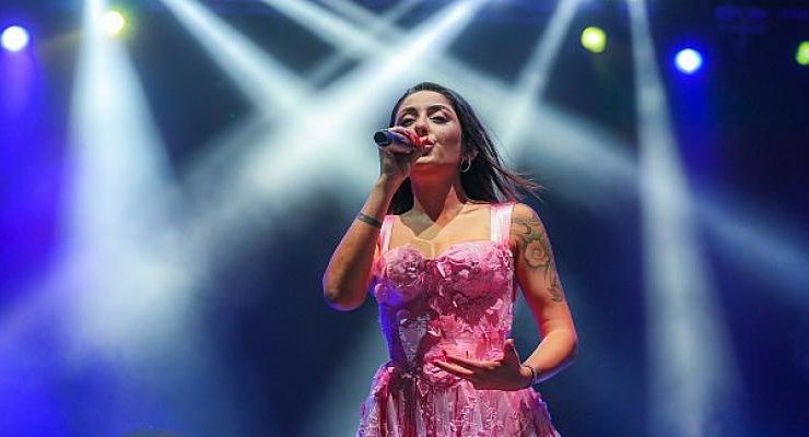 Aliağa Sanat Günleri’nin İlk Haftası’nda Melek Mosso Rüzgarı