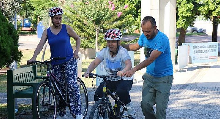 Antalya Büyükşehir Belediyesi Temel Bisiklet Sürüş Eğitimi Veriyor