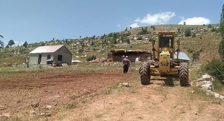 Antalya Büyükşehir ekipleri yayla  yollarında yoğun mesaide