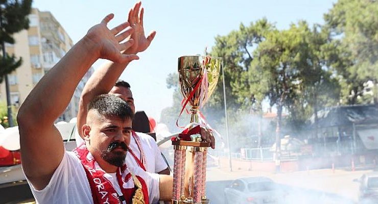 Antalya’nın gururu başpehlivanlara coşkulu karşılama