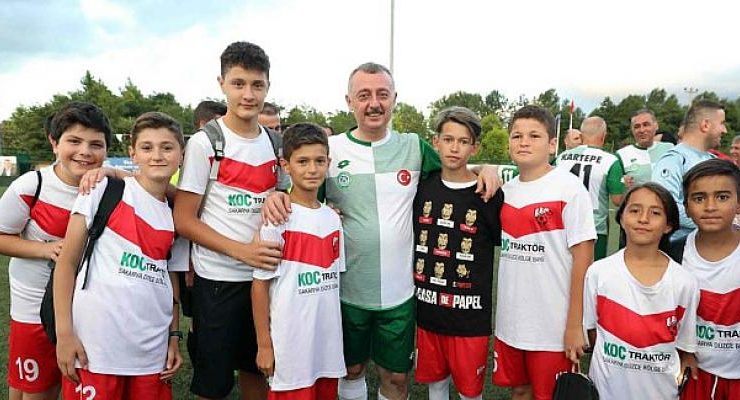Başkan Büyükakın’dan Kartepe’de futbol resitali