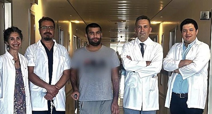 Beynindeki tümörden sohbet ederken kurtuldu!