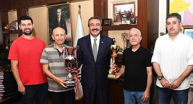 Çifte kupalı şampiyon Soner Çetin’i ziyaret etti