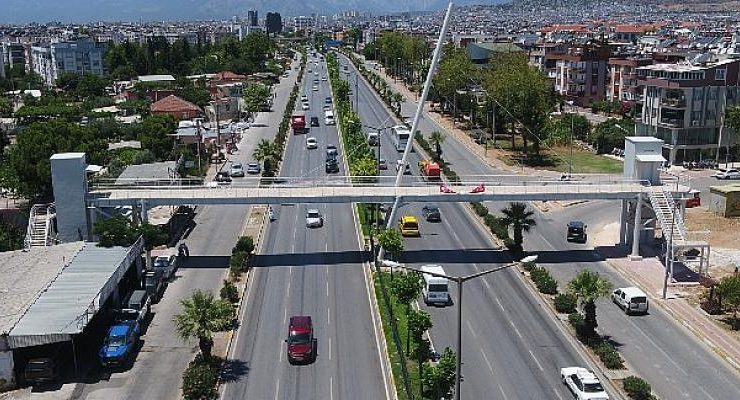 Gazi Bulvarı üzerindeki üst geçit tamamlandı