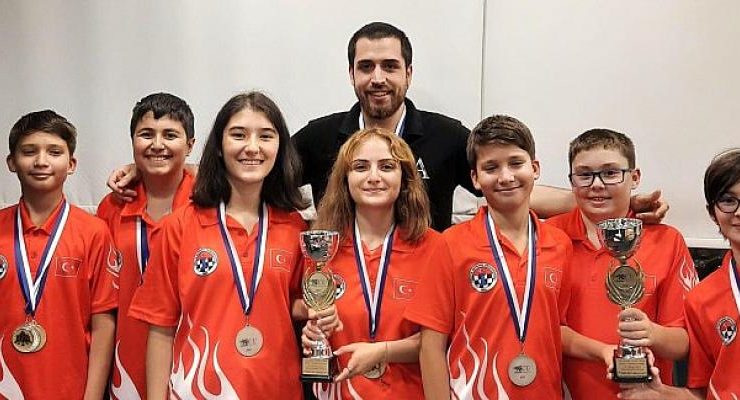 Genç Satranç Milli Takımı Avrupa’dan Madalyalarla Dönüyor