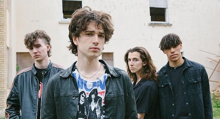 İyimserliği ve isyankarlığı birleştiren özgün tarzlarıyla indie rock sahnesinde yükselen Inhaler, Zorlu PSM’de Arctic Monkeys’in ön grubu olarak sahne alacak!