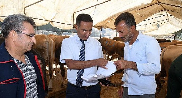 Karabağlar’da kurban satış yerleri denetleniyor