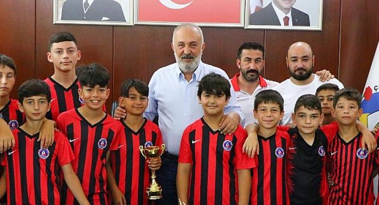 Namağlup Şampiyonlar Kupa Sevincini Başkan Silpagar’la Paylaştı