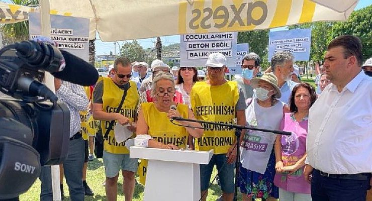 Seferihisar Sığacık’ta yapılması planlanan yat limanı kapasite artışına karşı eylem düzenlendi.