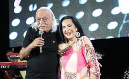 Türkan Şoray’a Sevgili Ödülü  Sahtekarlık Yapmadım  50 Sene Çile Çektim  Cahit Berkay Çaldı Türkan Şoray Eşlik Etti