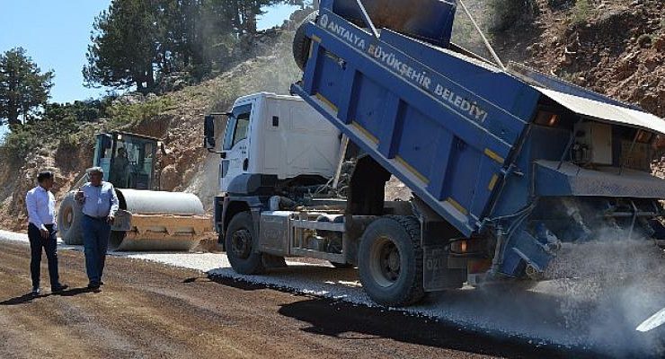 Antalya Büyükşehir Belediyesi modern yollar kazandırıyor