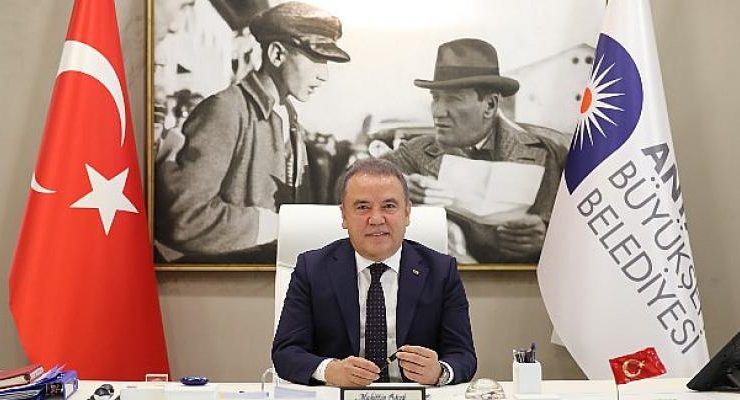 Antalya Büyükşehir bu yıl da öğrencileri yalnız bırakmıyor