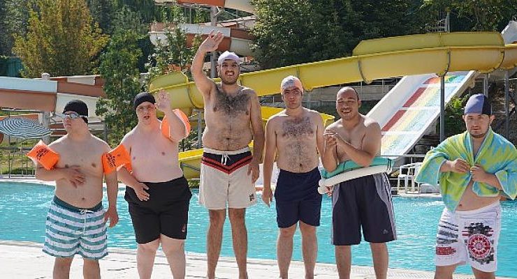 Aquaparkın Özel Misafirleri Suyun Keyfini Çıkardı