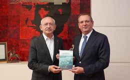 Ayvalık Belediye Başkanı Mesut Ergin, Cumhuriyet Halk Partisi (CHP) Genel Başkanı Kemal Kılıçdaroğlu’nu Ankara’da parti genel merkezinde ziyaret etti.