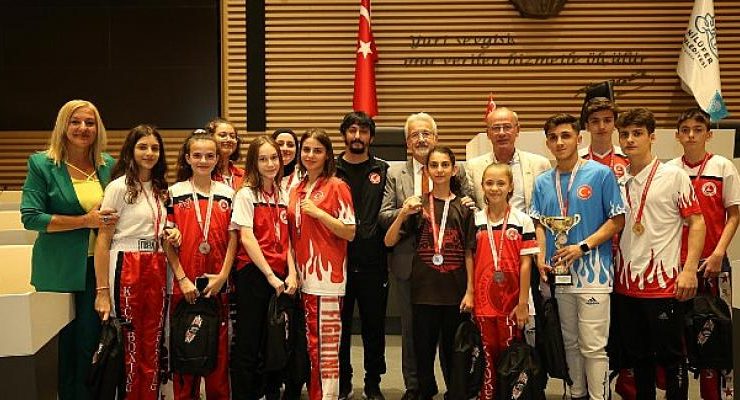 Başarılarını Başkan Turgay Erdem ile paylaştılar