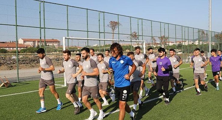 Burhaniye Belediyespor Futbol takımı yeni sezon için top başı yaptı .