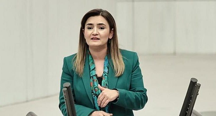 CHP İzmir Milletvekili Av. Sevda Erdan Kılıç: “AKP iktidarı her ay zamlanan elektrik ve doğalgaz faturalarını sadece izliyor, önlem almıyor, vatandaşları bu borçları ile baş başa bırakıyor”