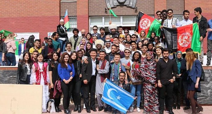 Doç. Dr. Akgün, “Türkçe Türkiye’de; Türkiye’de ise Ege Üniversitesi’nde öğrenilir”