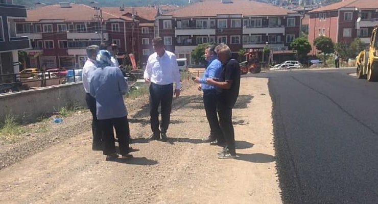 Gölcük’ün Dört Bir Yanında Asfalt Hizmeti Sürüyor