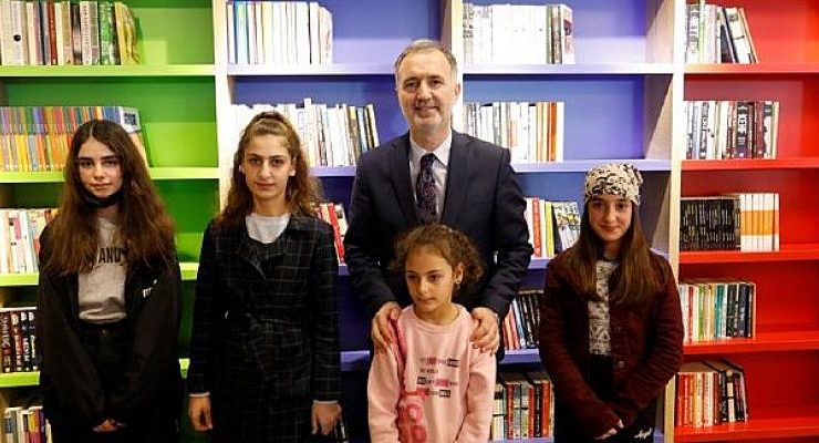 İnegöllü Gençler Nöbetçi Kitaphanelere Akın Ediyor