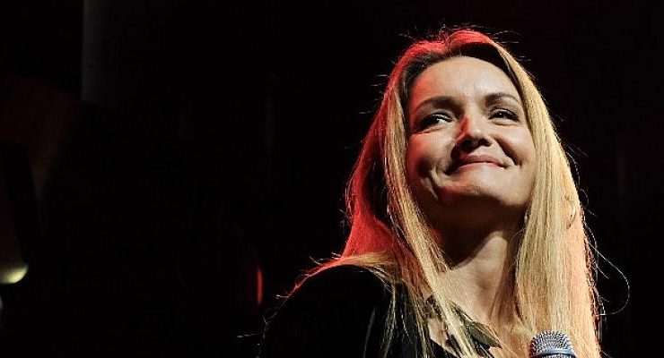 Jülide Özçelik, Yapı Kredi bomontiada “World Akustik”sahnesinde