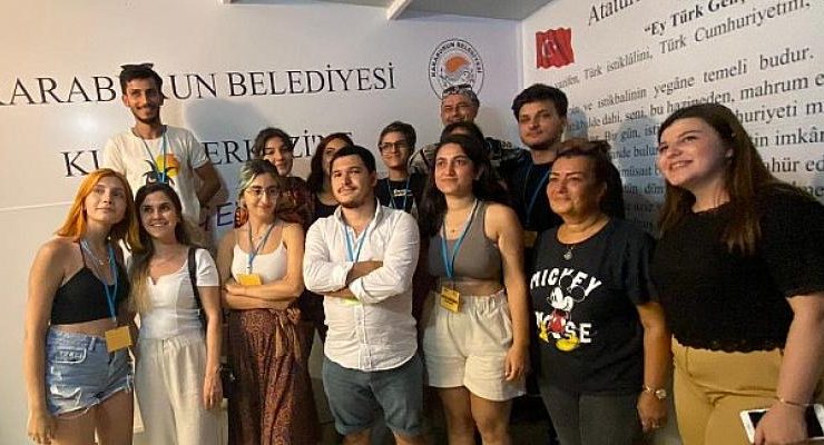Karaburun Belediyesi üniversite adaylarının yanında