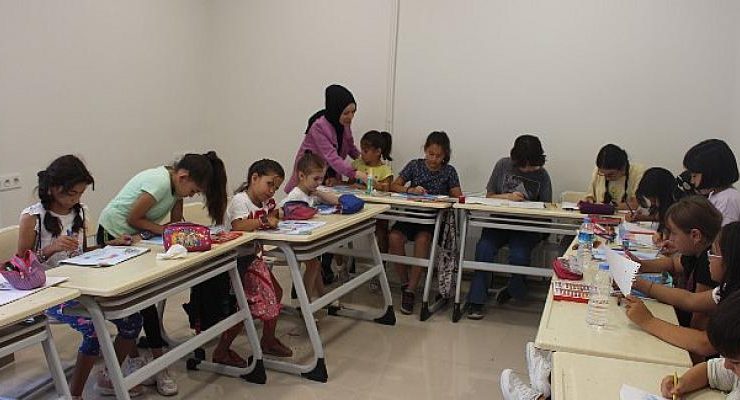 Korkutelili çocukların renkli tatili