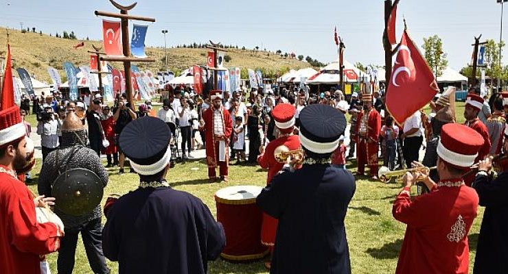 Okçular Vakfı’nın Malazgirt Zaferi’nin 951. Yılı Kutlamalarında Sıcaklara Önlem