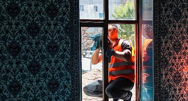 Van Büyükşehir Belediyesi tarafından Camii ve Kur’an kurslarında başlatılan temizlik çalışmaları devam ediyor.