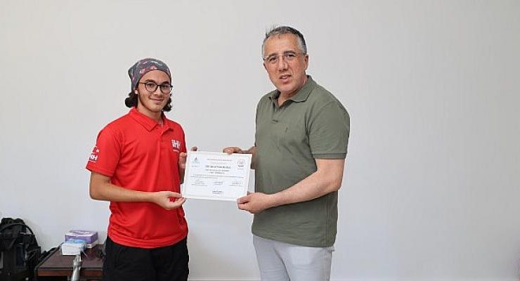 Yangın Güvenliği ve Yangına Müdahale Teknikleri Eğitimini Başarıyla Tamamlayan Gönüllülere Sertifikaları Törenle Verildi