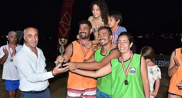 Yenifoça’da Plaj Voleybolu Heyecanı