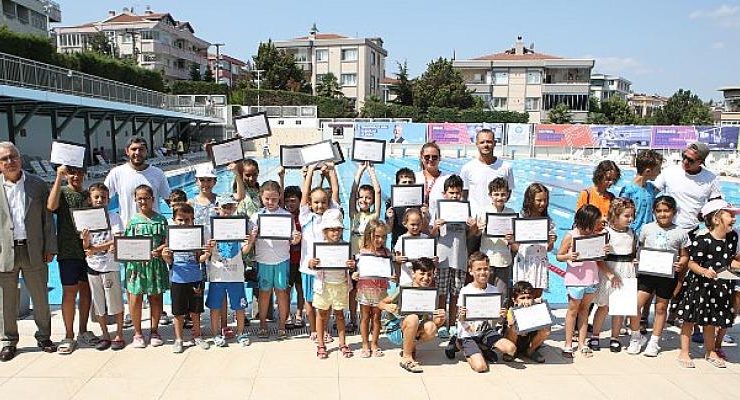 Yüzlerce çocuk sertifika heyecanı yaşadı