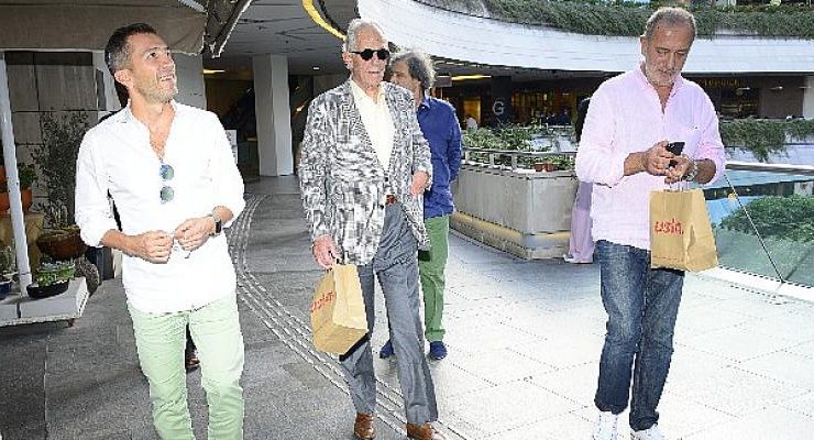 İş insanı Faruk Sürek bir grup arkadaşıyla öğle yemeğinde görüntülendi