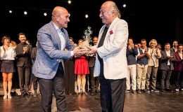 İzmir Şehir Tiyatroları İsmet İnönü Sahnesi’ne kavuştu