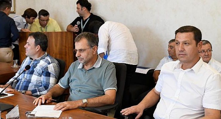 Kemer Belediyesi Ekim ayı meclis toplantısı Kemer Belediye Başkanı Necati Topaloğlu başkanlığında gerçekleştirildi