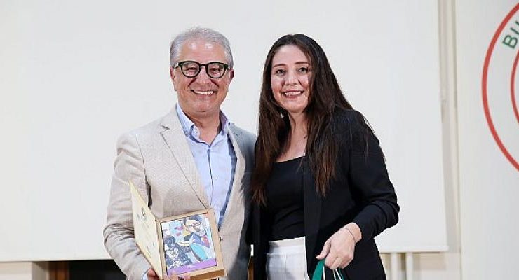 Yekta Kopan Sait Faik’in “İpekli Mendil”ini okudu