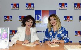 Yeşilçam Efsanesi Hülya Koçyiğit ve Merve Yurtyapan Sevenleriyle Buluştu