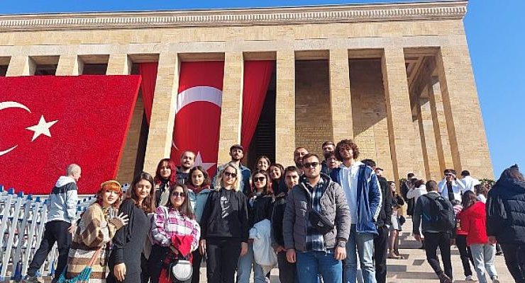 Antalya Büyükşehirli öğrenciler Ata’nın huzurunda