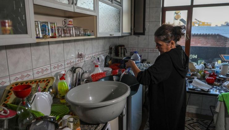 Konuttan çıkmayı kabul etmedi, mesken sahibi suyunu kesti