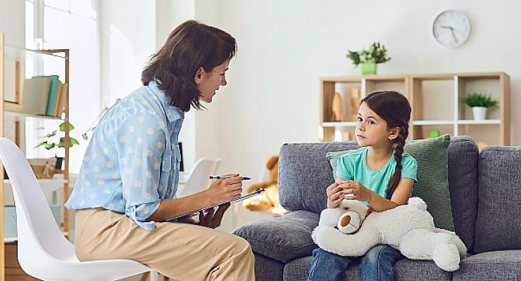 Psikolog, Dil Konuşma Terapisi ve Pedagog Servislerinde Artış Gözlemlendi Okullar Açıldı, Çocuklar ve Gençler için Psikolojik Destek Talepleri Arttı