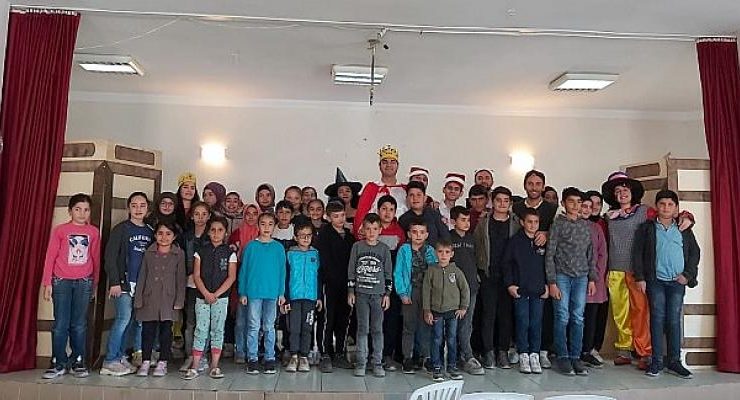 Şehir Tiyatrosu Oyuncuları “ZELZELE” Adlı Oyunlarını Özlüce’de Sahnelendi