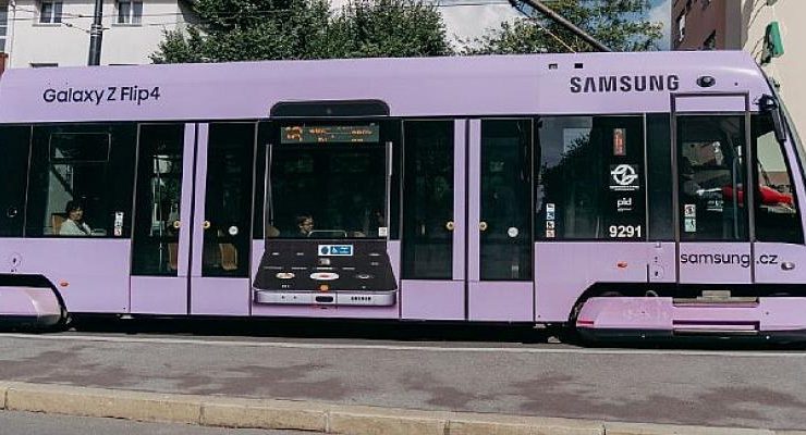 Yeni Galaxy Z serisi telefonların yaratıcı kampanyaları dünya çapında yoğun ilgi gördü