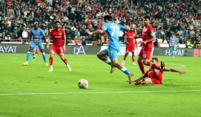 Antalyaspor, hazırlık maçında Napoli’ye 3-2 kaybetti
