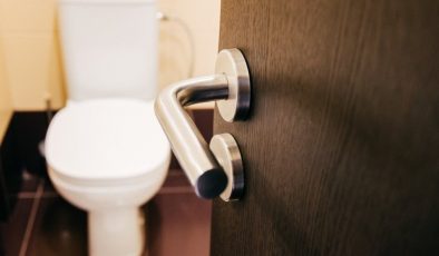 Bilim insanları tuvaletlerdeki görünmez tehlikeye dikkat çekti