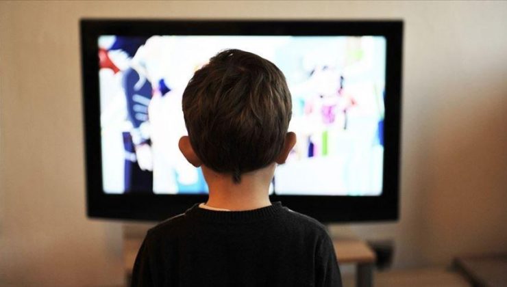 Bilimsel araştırma: Çok televizyon izleyen çocuklarda kumar, uyuşturucu, alkol bağımlılığı riski artıyor