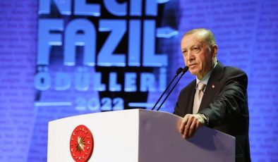 Cumhurbaşkanı Erdoğan Necip Fazıl Mükafatları merasimine katıldı