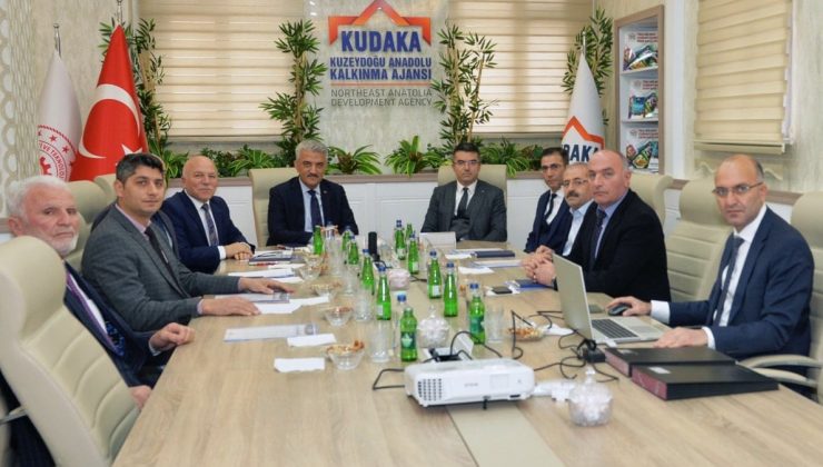 Erzurum’da skandal… Kelamda kanaat başkanı devletin yatırım toplantısına katıldı