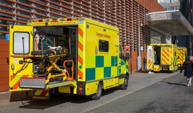 İngiltere’de grev dalgası büyüyor: Ambulans işçileri de iş bırakacak